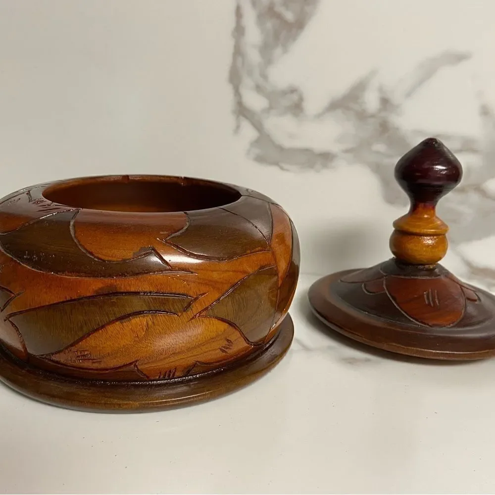 Hand Carved Multi Colored Wood Decorative Bowl Peak Top Lid Centerpiece Vintage - Picture 8 of 8